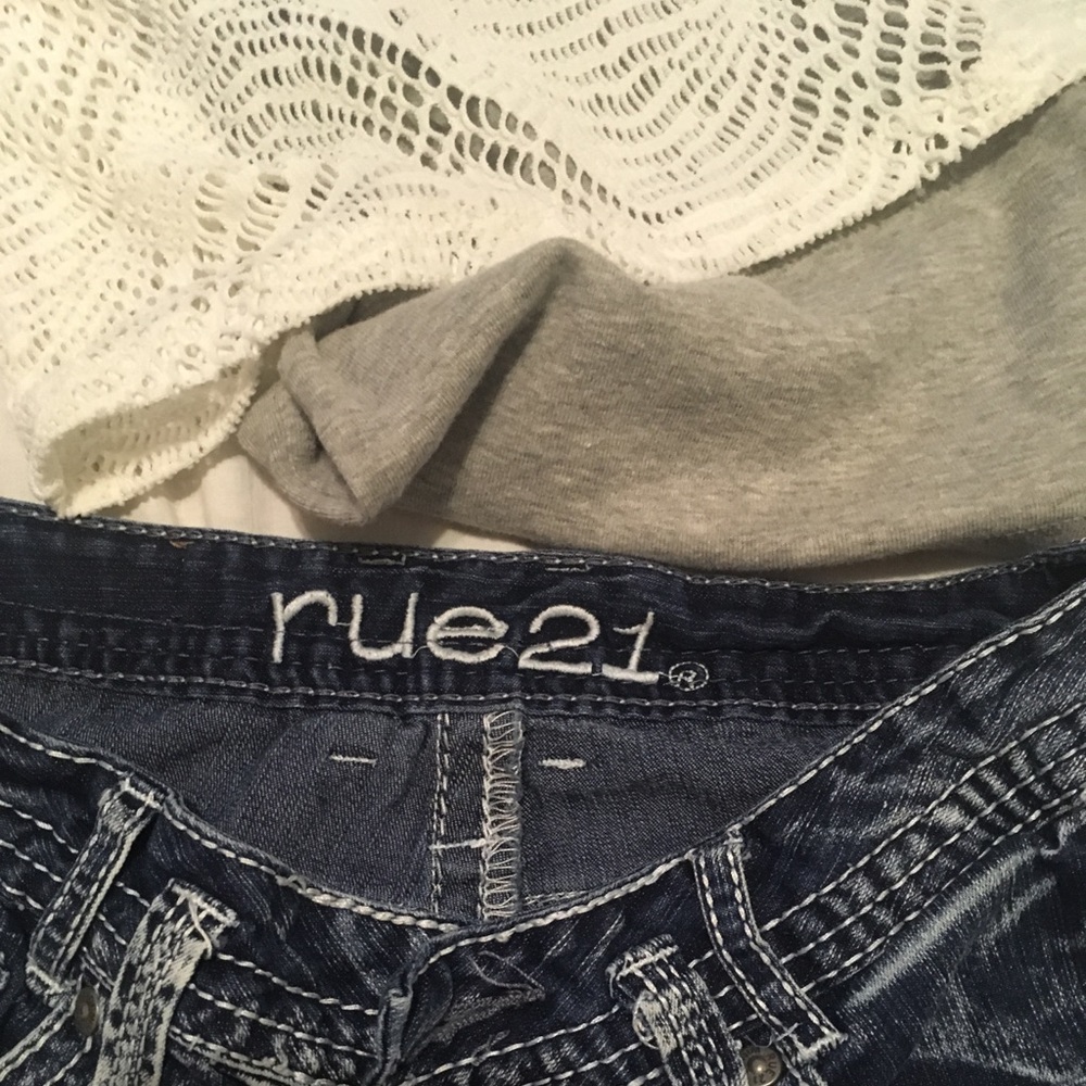 Rue 21 Capris